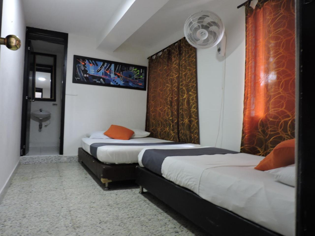 Hotel JC 43 Medellín Buitenkant foto