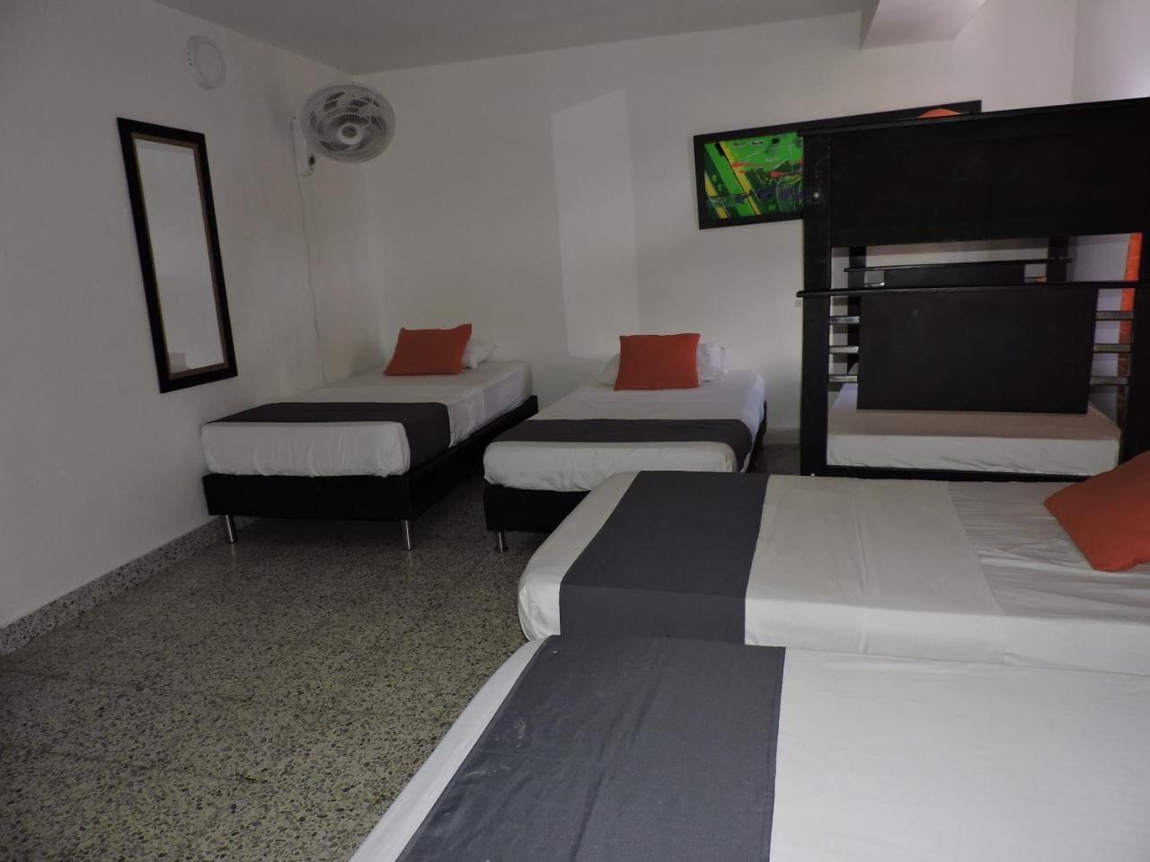 Hotel JC 43 Medellín Buitenkant foto