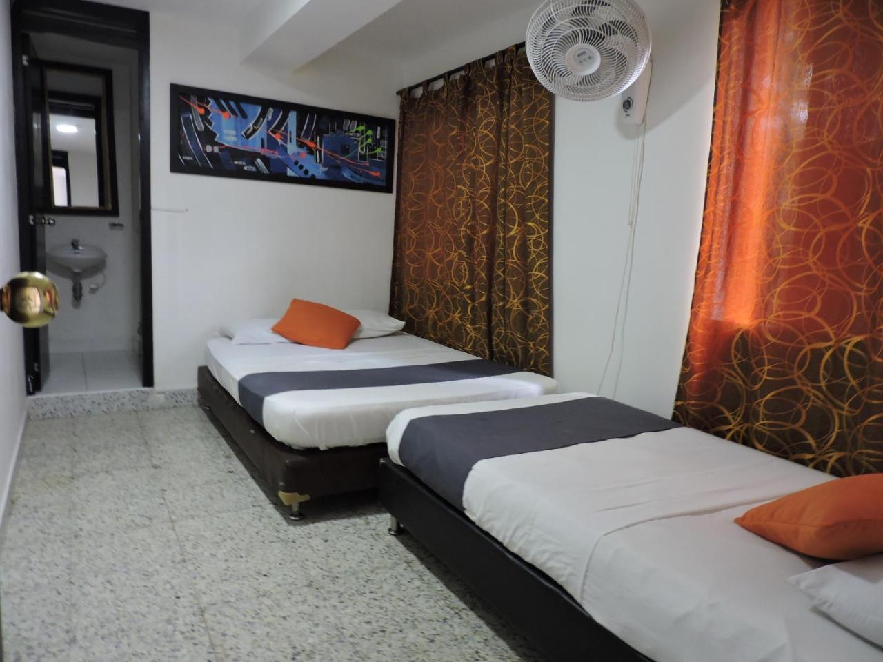 Hotel JC 43 Medellín Buitenkant foto