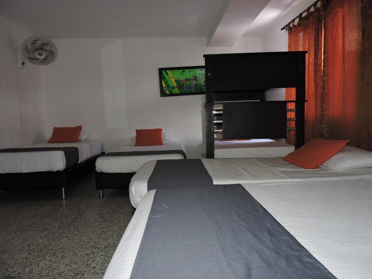 Hotel JC 43 Medellín Buitenkant foto